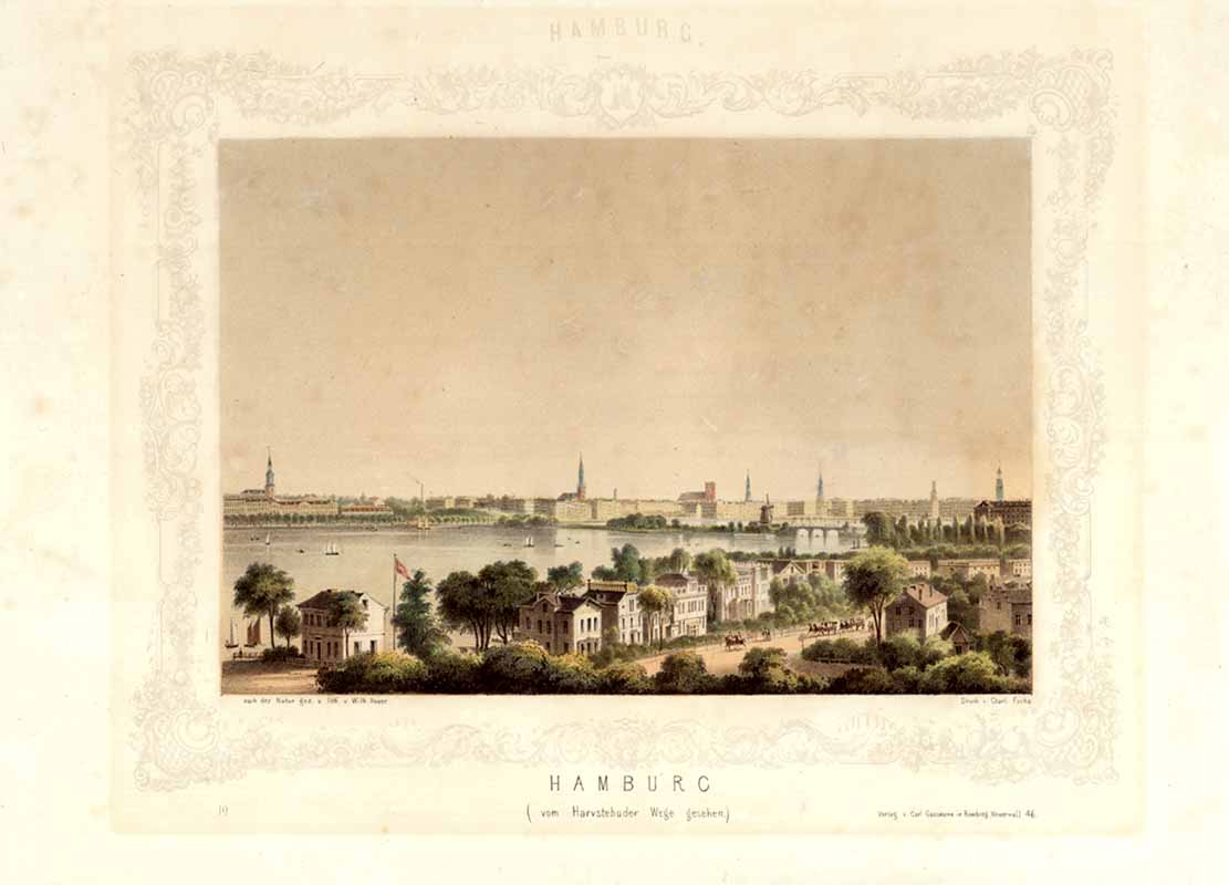 Antiker Stich, "Hamburg vom Harvestehuder Weg gesehen"  Hamburg, Harvestehuder Weg, Aussenalster, Elbe  In Farbe gedruckte Lithographie von Christian Ludwig Wilhelm Heuer (1830-1890) nach eigener Vorzeichnung. Umrahmt von einer ornamentalen Bordüre  Erschienen in "Hamburg und seine Umgebungen" Blatt Nr. 10 von Ch. L. W. Heuer  Bei Gassmann, Hamburg, 1856  Blick auf Hamburg, die Villen des 19. Jahrhunderts und über die Aussenalster.